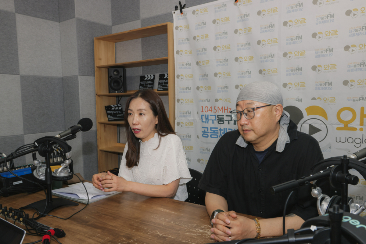 이정미 마을학교둥지사회적협동조합 이사장(왼쪽)과 조윤식 사람이야기사회적협동조합 이사장. /사진제공=행정안전부