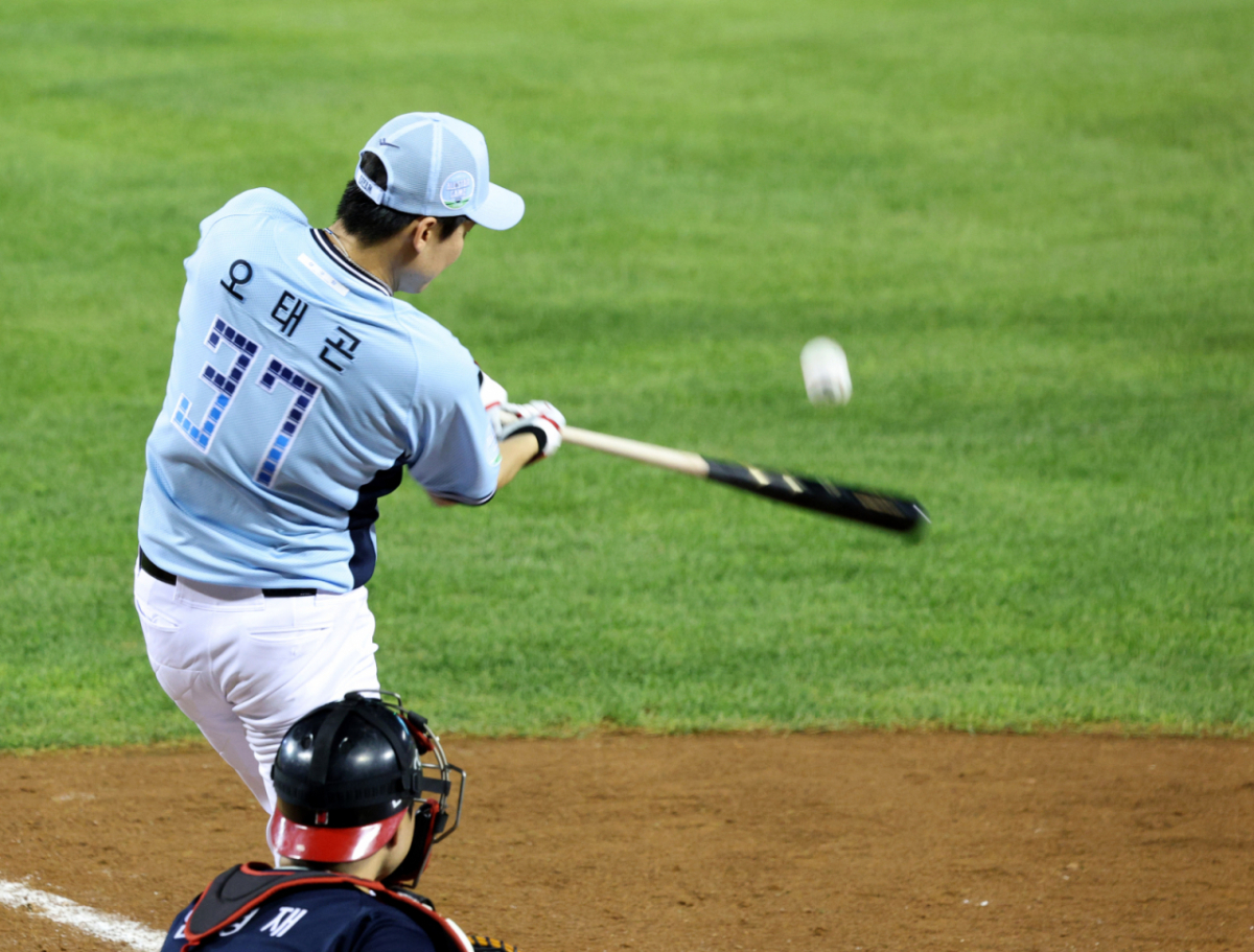2026 KBO 올스타전 홈런 더비가 10일 서울 잠실야구장에서 열렸다. SSG 오태곤이 홈런 레이스에서 힘찬 타격을 하고 있다. /사진=김진경 kim.jinkyung@