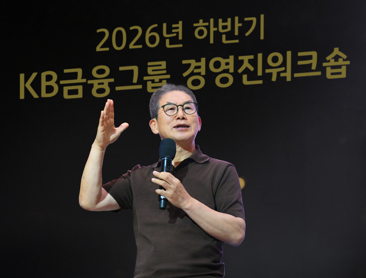 지난 10일 경남 사천 KB 인재니움 연수원. ‘2026년 하반기 그룹 경영진 워크숍’에서 양종희 KB금융그룹 회장이 CEO 특강을 진행하고 있다. /사진=KB금융