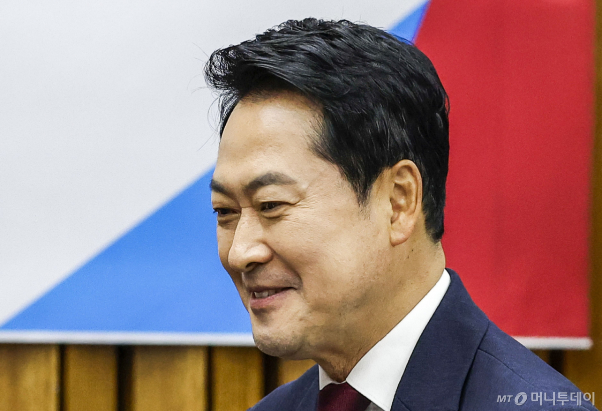 [서울=뉴시스] 정병혁 기자 = 장동혁 국민의힘 대표가 10일 서울 여의도 국회에서 열린 국민의힘 중앙여성위원회 맘(Mom)편한특별위원회 공동 주최 6.3 참정권 침해 전국 학부모 시국 대토론회에 참석하고 있다. 2026.07.10. jhope@newsis.com /사진=정병혁