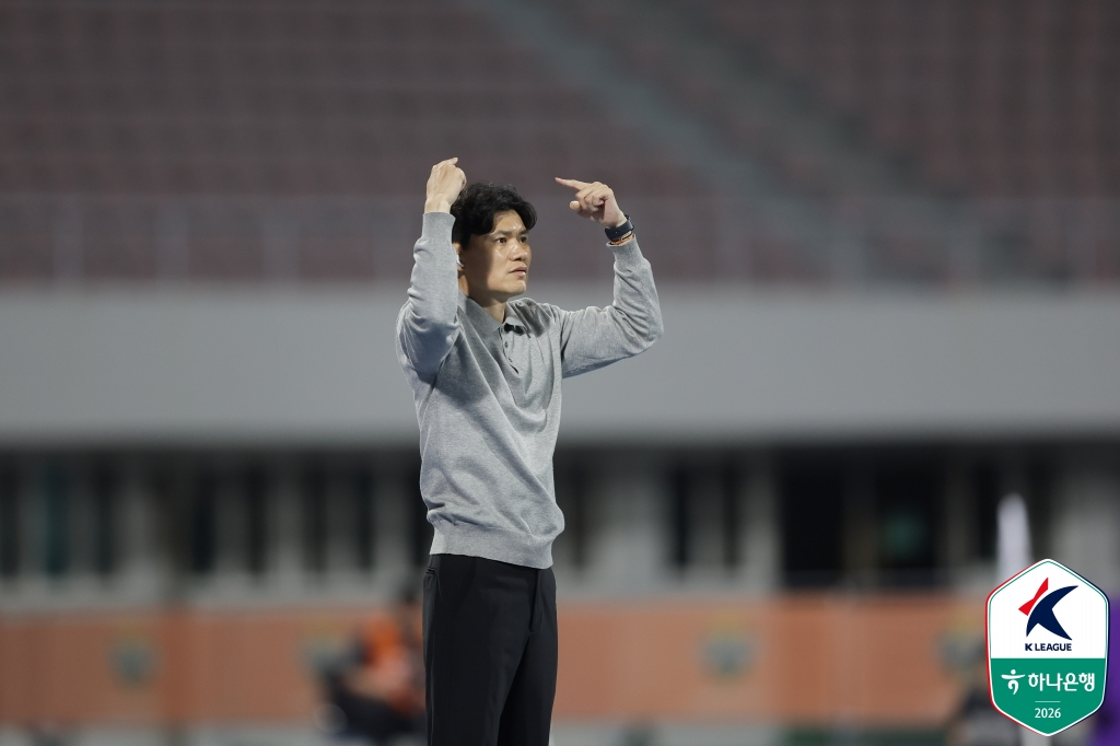 정경호 강원FC 감독. /사진=한국프로축구연맹 제공