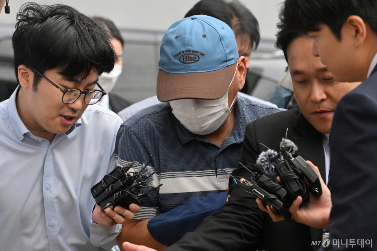 '장윤기 사건'과 관련해 증거인멸 혐의를 받고 있는 광주 광산경찰서 소속 A경감이 지난 8일 오전 전남광주 동구 광주지법에서 열리는 구속 전 피의자 심문(영장실질심사)에 출석하고 있다. /광주(전남)=뉴시스