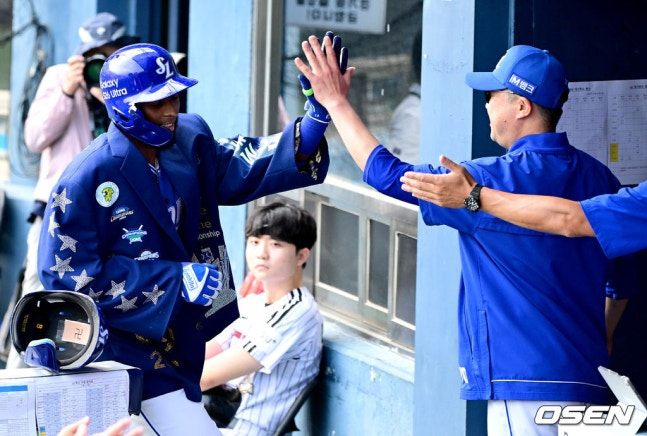 디아즈(왼쪽)과 박진만 감독.