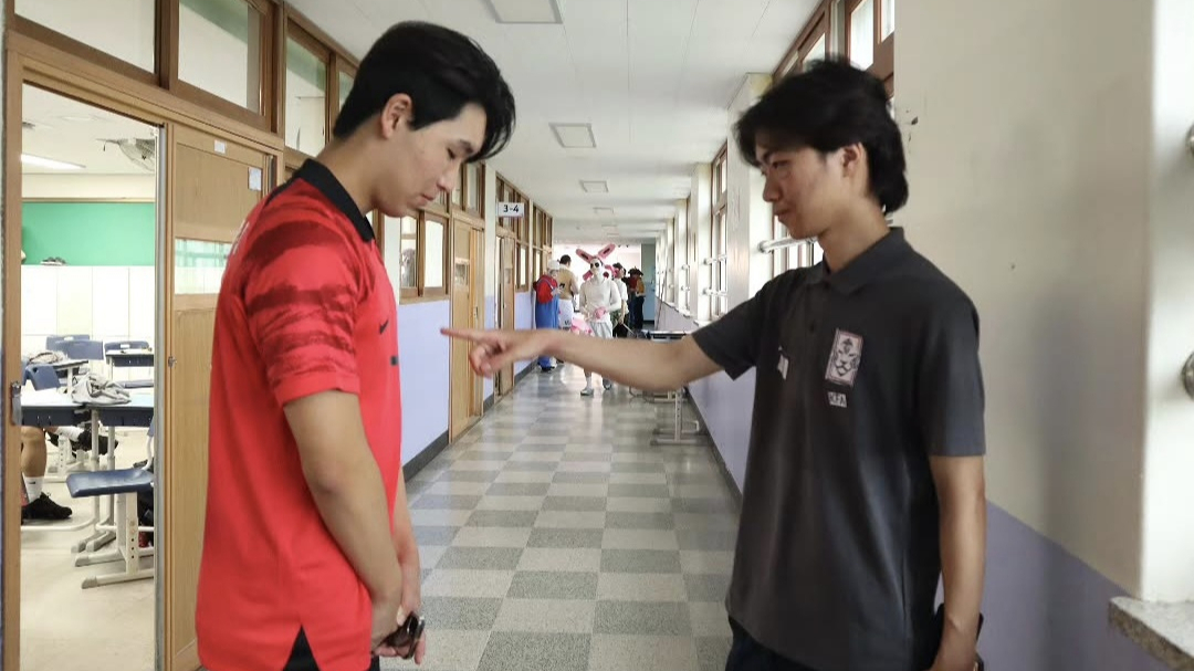 의정부고등학교 방송부 UHBS가 공개한 졸업사진. 대한민국 축구 국가대표팀 홍명보 감독과 손흥민 선수를 표현하는 모습. /사진=뉴시스(의정부고 방송부 SNS 캡처)