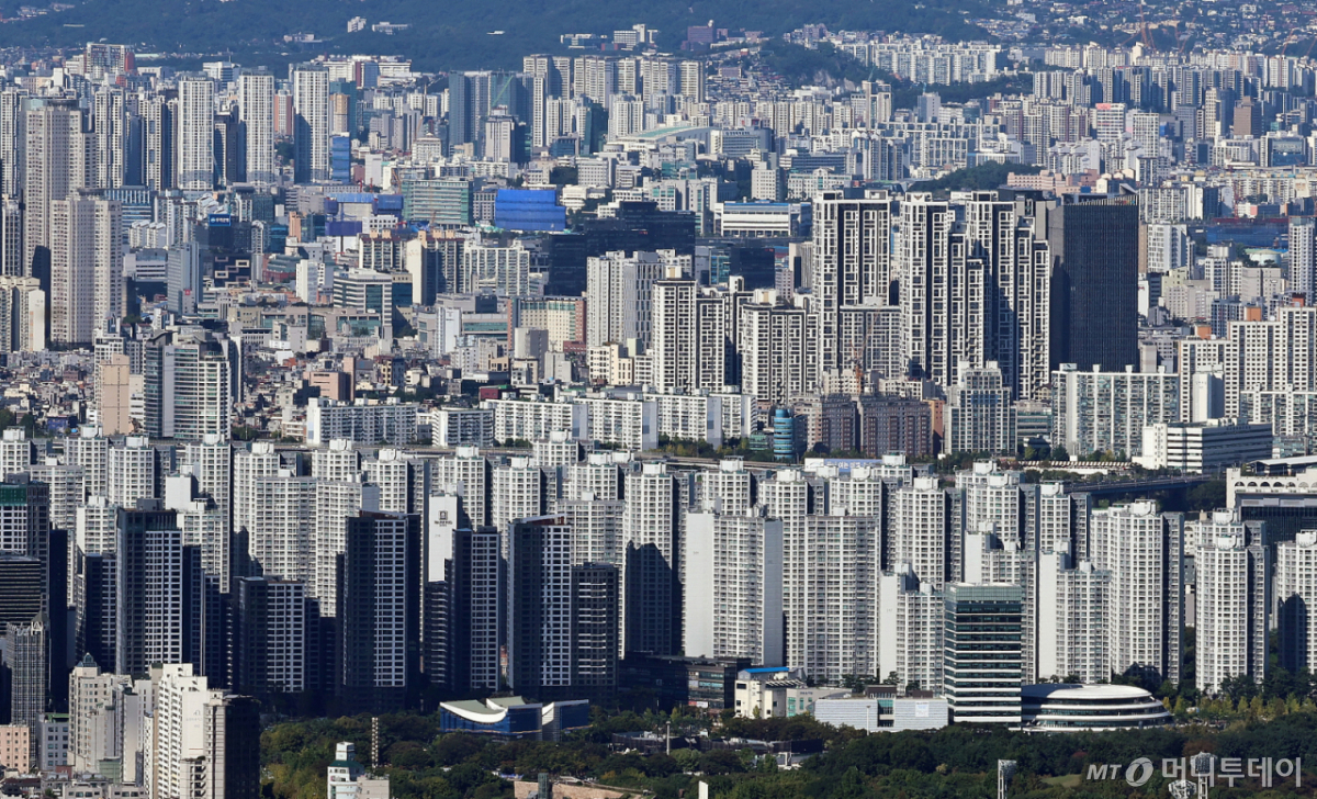 (서울=뉴스1) 구윤성 기자 = 15일 경기 광주시 남한산성에서 내려다본 서울의 아파트 단지 모습.2025.10.15/뉴스1 Copyright © 뉴스1. All rights reserved. 무단 전재 및 재배포, AI학습 이용 금지. /사진=(서울=뉴스1) 구윤성 기자
