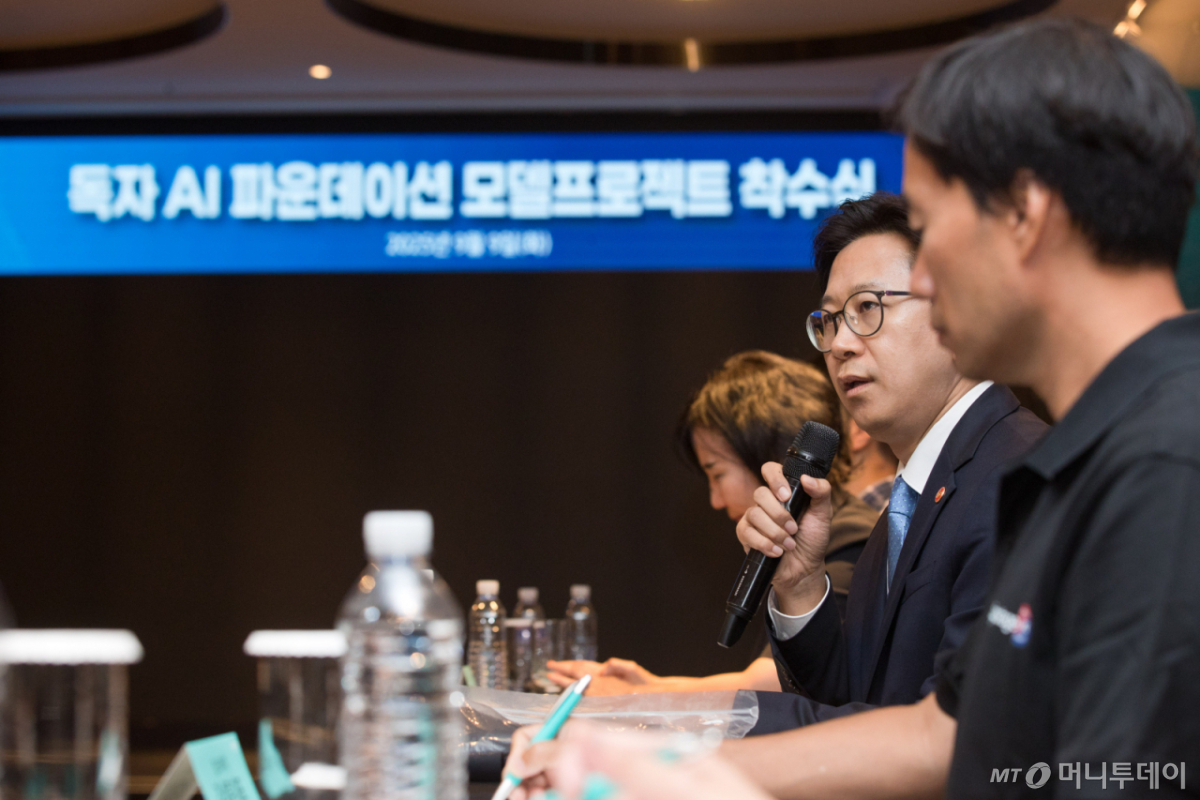 배경훈 부총리 겸 과학기술정보통신부 장관이 '독자 AI 파운데이션 모델 프로젝트 착수식' 에서 격려사를 하고 있다. / 제공=과기정통부