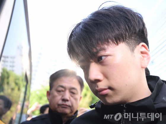 일면식도 없는 여고생을 살해한 장윤기(23)가 법정에서 성폭행 목적으로 접근했다가 저항하자 살해했다는 검찰 공소사실을 13일 처음으로 모두 시인했다./사진=뉴스1
