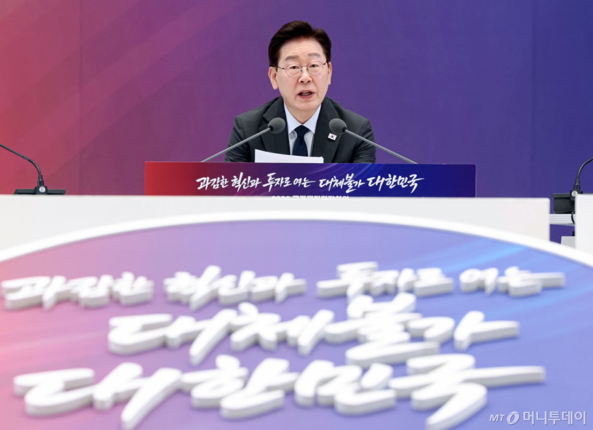 [서울=뉴시스] 조성봉 기자 = 이재명 대통령이 13일 청와대에서 열린 2026년 국가재정전략회의에서 발언하고 있다. (청와대통신사진기자단) 2026.07.13. suncho21@newsis.com /사진=