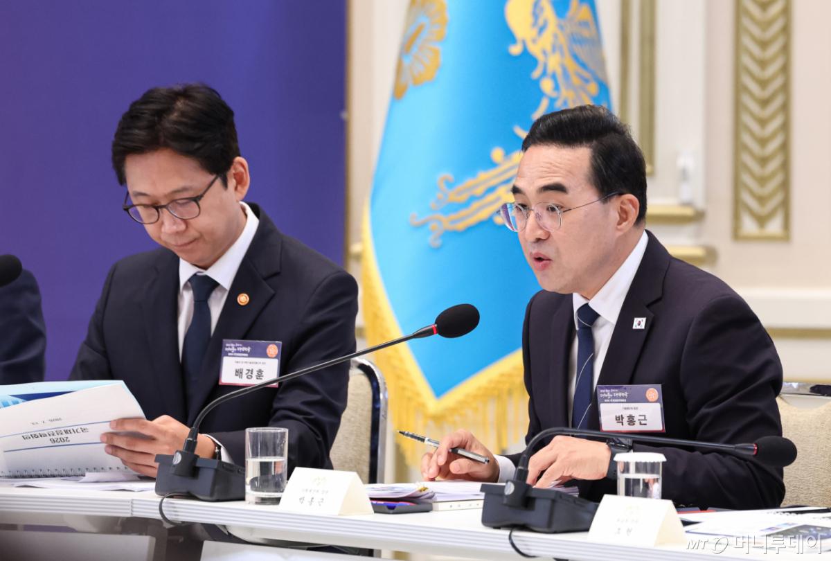 (서울=뉴스1) 허경 기자 = 박홍근 기획예산처 장관이 13일 청와대 영빈관에서 열린 2026년 국가재정전략회의에서 재정 운용방향을 발표하고 있다. 2026.7.13/뉴스1 Copyright © 뉴스1. All rights reserved. 무단 전재 및 재배포, AI학습 이용 금지. /사진=(서울=뉴스1) 허경 기자