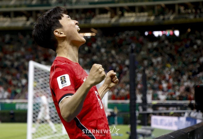 2026 북중미월드컵 A조 예선 대한민국-체코전이 12일(한국 시간) 멕시코 과달라하라 에스타디오 아크론에서 열렸다. 황인범이 동점골을 터트린 후 포효하고 있다. /사진=김진경 대기자