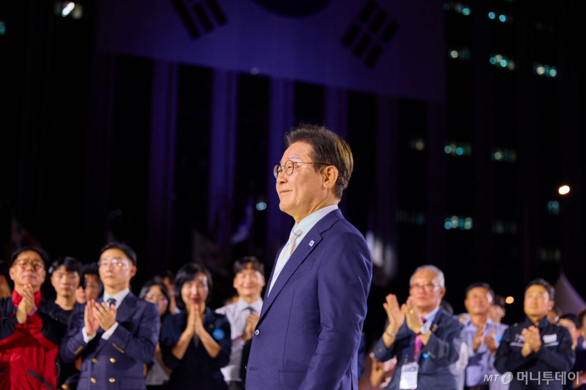 (서울=뉴스1) 이재명 기자 = 이재명 대통령이 지난 15일 서울 세종대로 광화문광장에서 열린 '광복 80년, 국민 주권으로 미래를 세우다' 제21대 대통령 국민 임명식에 참석해 있다. (대통령실 제공. 재판매 및 DB금지) 2025.8.16/뉴스1 Copyright © 뉴스1. All rights reserved. 무단 전재 및 재배포, AI학습 이용 금지. /사진=(서울=뉴스1) 이재명 기자