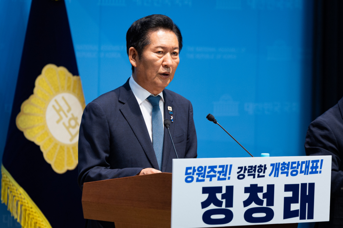 정청래 전 더불어민주당 대표가 13일 서울 여의도 국회 소통관에서 당대표 출마선언 기자회견을 하고 있다. /사진=뉴스1