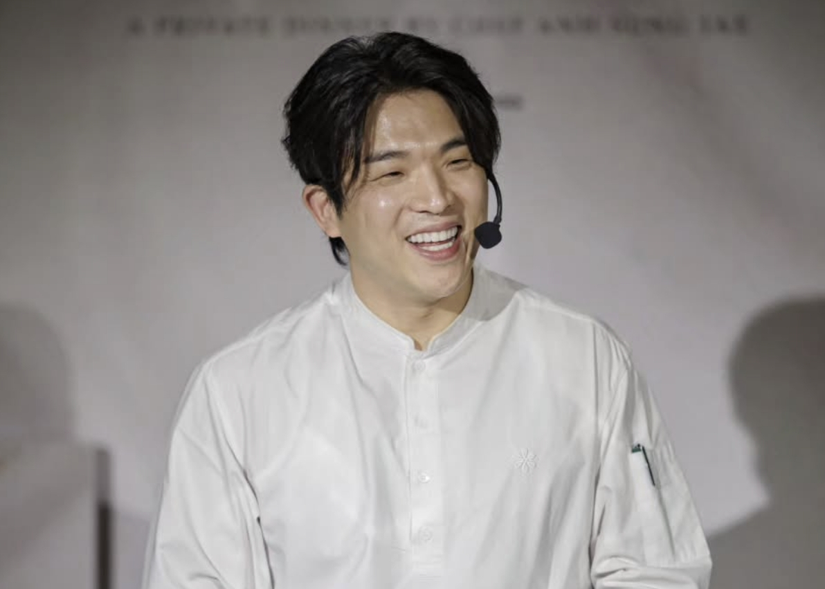 셰프 안성재가 와인 바꿔치기 논란 후 근황을 전했다/사진=안성재 인스타그램 갈무리