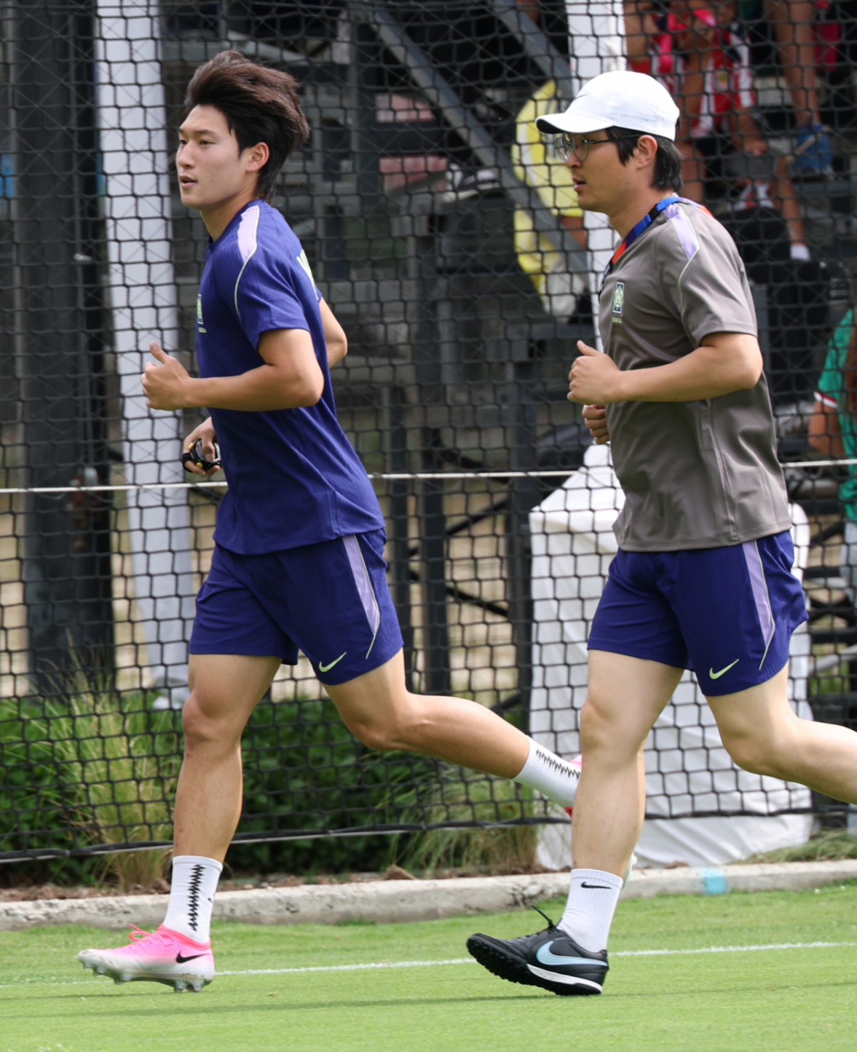대한민국 축구 국가대표팀이 2026 북중미월드컵을 닷새 앞두고 6일 멕시코 과달라하라 치바스 베르데 바예에서 첫 훈련을 진행했다. 배준호가러닝 훈련을 하고 있다. /사진=김진경 대기자
