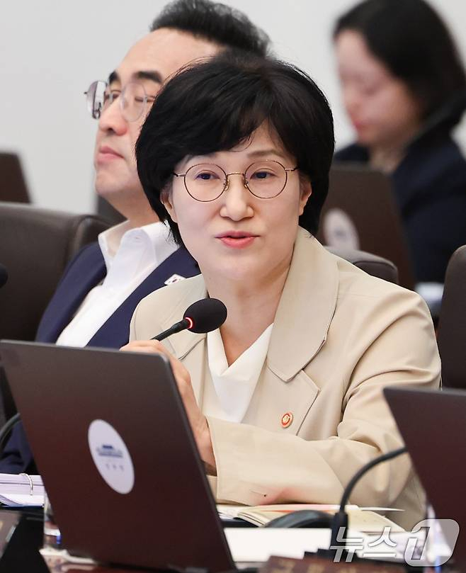 원민경 성평등가족부 장관이 14일 청와대에서 열린 국무회의에서 발언하고 있다./사진=뉴스1