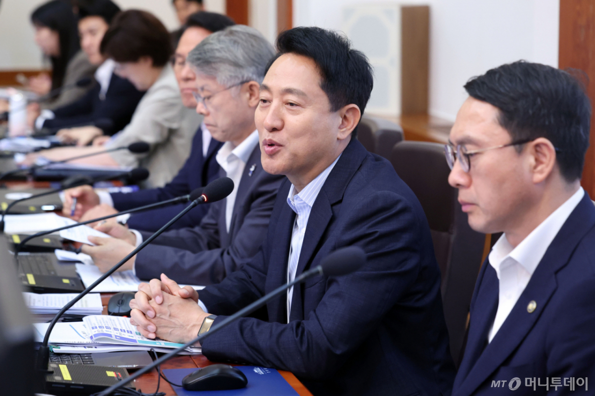 [서울=뉴시스] 조성봉 기자 = 오세훈 서울시장이 14일 청와대에서 열린 국무회의에서 인사말을 하고 있다. 2026.07.14. suncho21@newsis.com /사진=조성봉