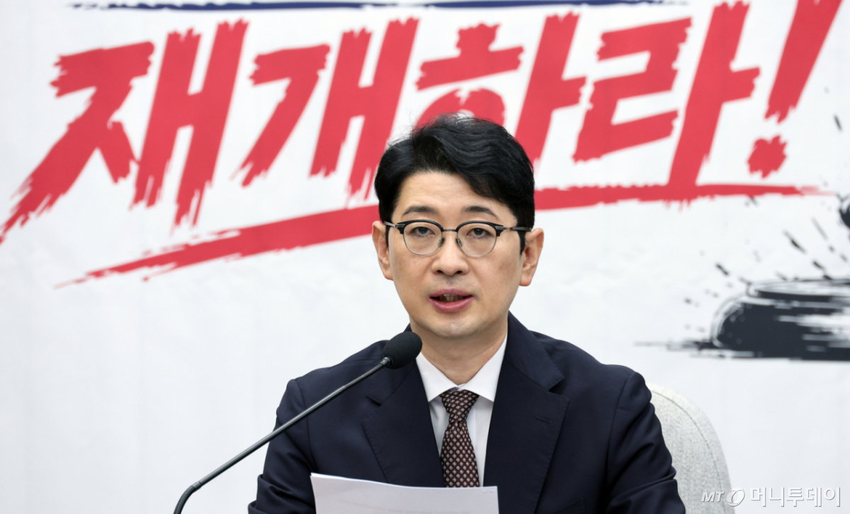 [서울=뉴시스] 최진석 기자 = 주진우 위원장이 13일 여의도 국회에서 열린 국민의힘 이재명 대통령 재판취소 저지 특별위원회 2차 전체회의에서 발언하고 있다. 2026.07.13. myjs@newsis.com /사진=최진석