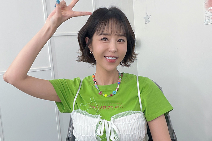 그룹 코요태 신지가 프로야구 kt 위즈 시구 제안을 거절한 이유를 밝혔다가 논란에 휩싸였다. /사진=신지 인스타그램