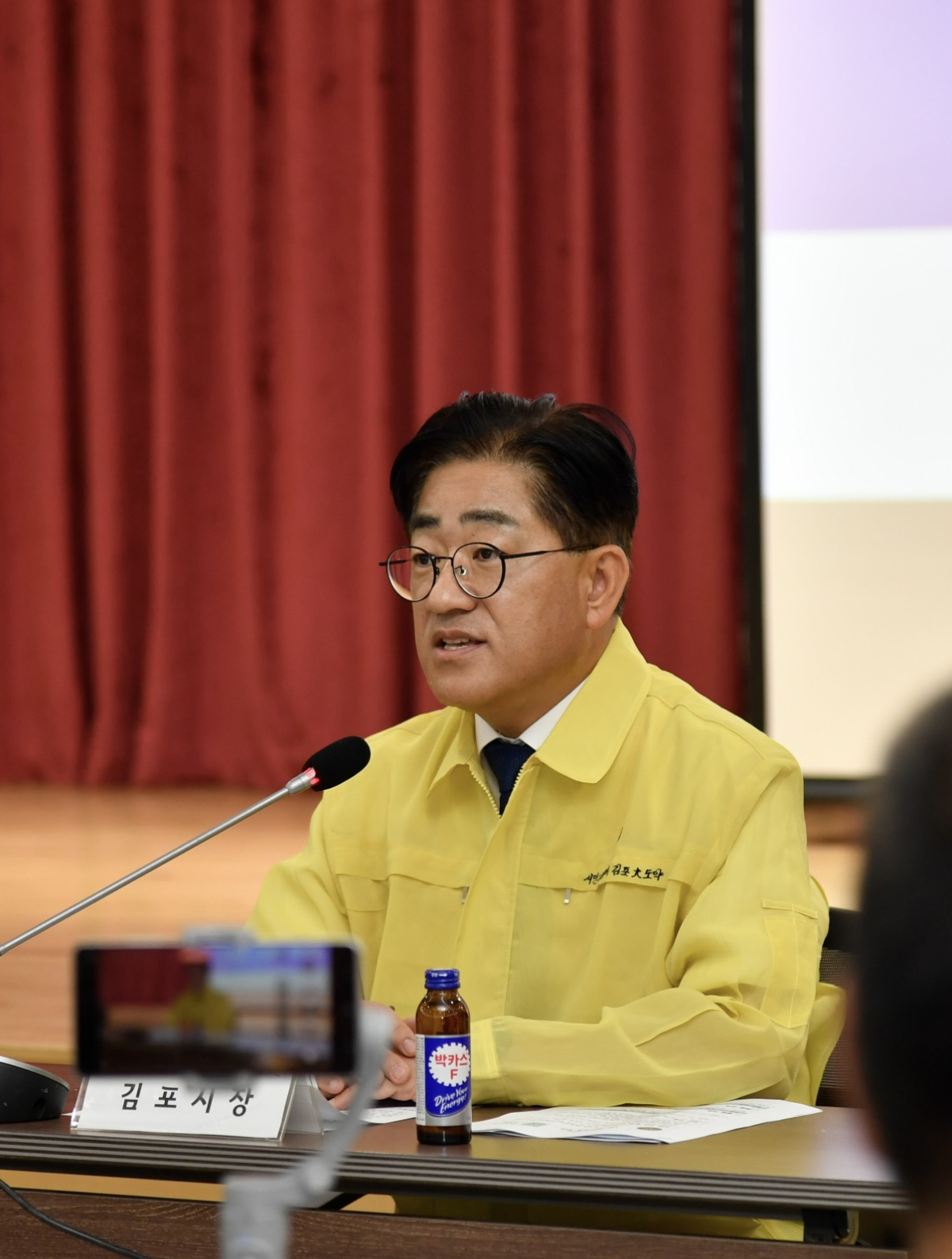 김포FC 구단주이기도 한 이기형 김포시장이 14일 김포시청 대회의실에서 긴급기자회견을 하고 있다. /사진=김포시 제공