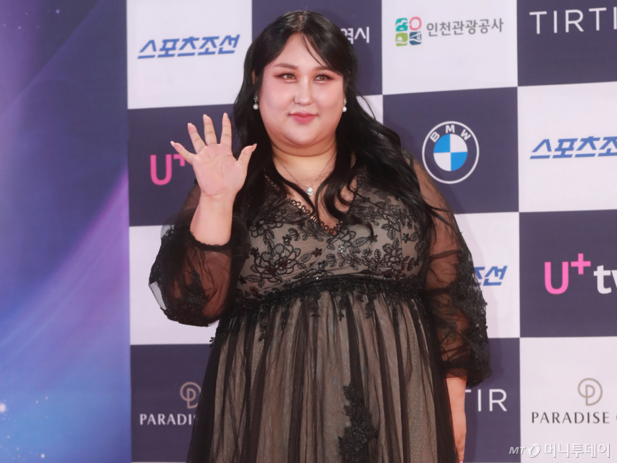 방송인 풍자가 '생리통' 발언으로 논란이 불거진 가운데 문제가 된 장면과 관련 숏폼 영상을 삭제했다. 다만 별도의 해명이나 사과는 내놓지 않았다. 방송인 풍자. /사진=머니투데이 사진 DB