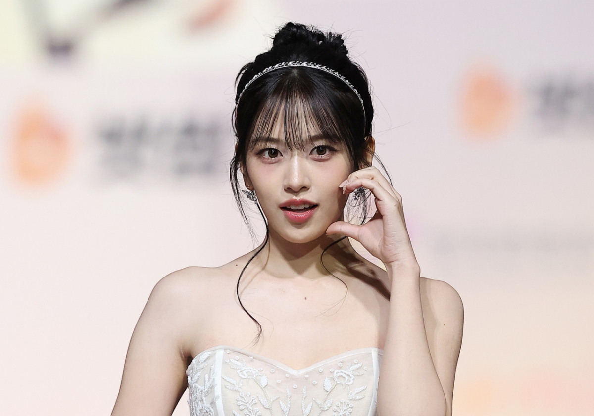 걸그룹 아이브 멤버 안유진이 서울 서초구 방배동 재건축 아파트 '디에이치 방배' 일반분양 추첨제 물량에 당첨됐다는 보도가 나오면서 주택 청약 제도의 공정성을 둘러싼 논쟁이 일고 있다./사진=뉴스1