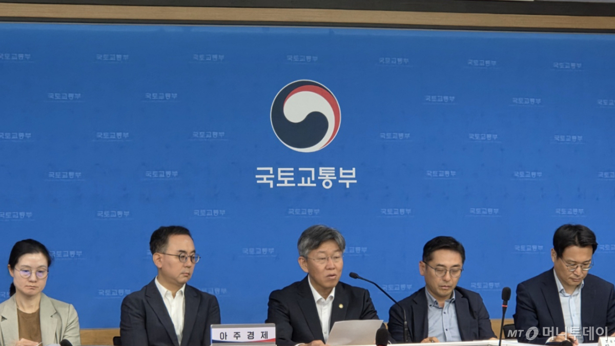 김이탁 국토교통부 제 1차관이 지난 15일 세종시 국토부 기자실에서 주요 업무보고 내용을 설명하고 있다. 2026. 7. 15./사진=홍재영 기자