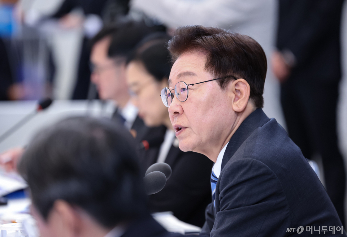 (서울=뉴스1) 허경 기자 = 이재명 대통령이 15일 청와대 영빈관에서 열린 재정경제부, 국가데이터처, 금융위원회, 기획예산처 업무보고에서 발언하고 있다. 2026.7.15/뉴스1  Copyright © 뉴스1. All rights reserved. 무단 전재 및 재배포,  AI학습 이용 금지. /사진=(서울=뉴스1) 허경 기자