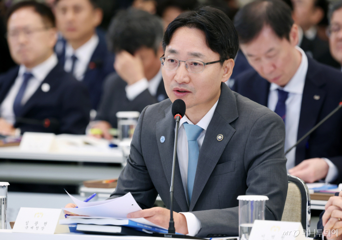 임광현 국세청장이 15일 청와대 영빈관에서 열린 '삶으로 체감하는 대체불가 대한민국-국민과 함께하는 두 번째 업무보고'에서 업무보고를 하고 있다./사진=뉴시스 제공.