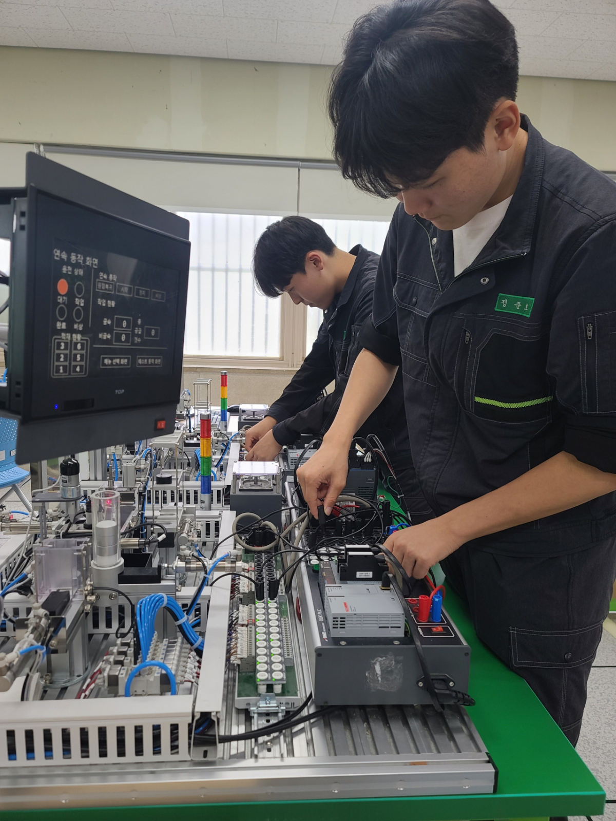 창원기계공업고등학교 학생이 기계소프트웨어 개발 수업을 하고 있다./사진제공=경남교육청