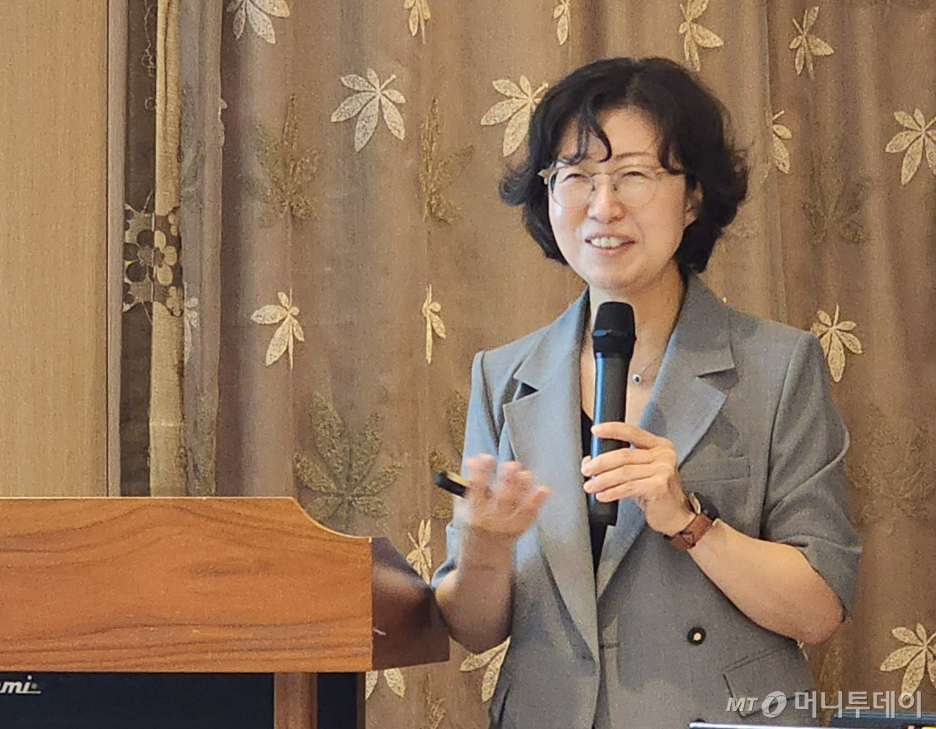 박현영 의사과학자 육성사업 운영간사가 이날 기자간담회에서 의사가확자 100인 선정사업 추진 취지에 대해 설명하고 있다. /사진=정심교 기자
