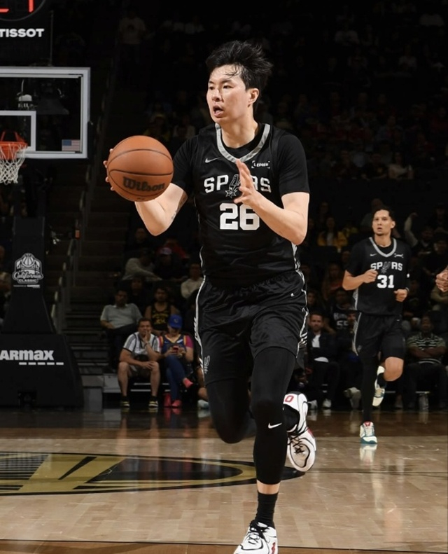 경기에 집중하는 이현중. /사진=NBA 코리아 SNS