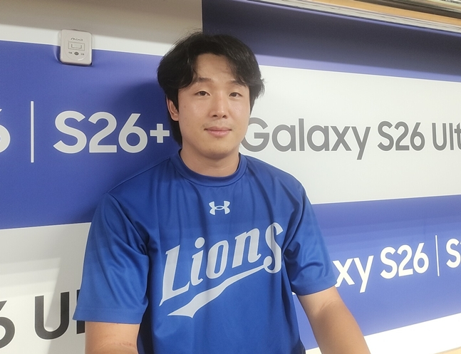 16일 경기를 마친 뒤 승리투수 양창섭이 인터뷰에 임하는 모습. /사진=박수진 기자