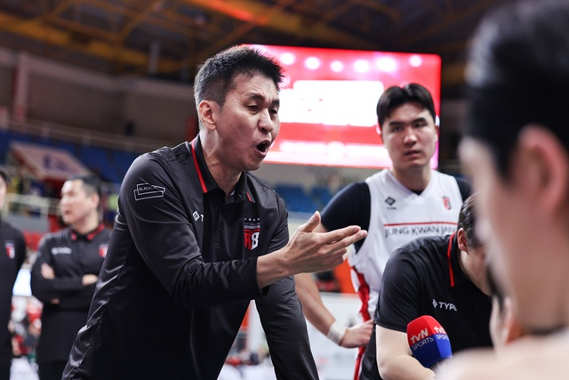 안양 정관장 시절 김상식 감독(왼쪽). /사진=KBL 제공