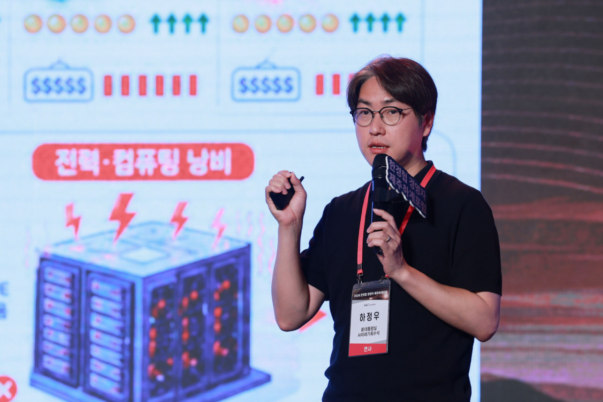 하정우 전 AI미래기획수석이 18일 제주도 롯데호텔에서 열린 ‘2026 한경협 경영자 제주하계포럼’에 참석해 'AI 시대, 국가와 기업의 새로운 역할'을 주제로 강연하고 있다. /사진제공=한국경제인협회