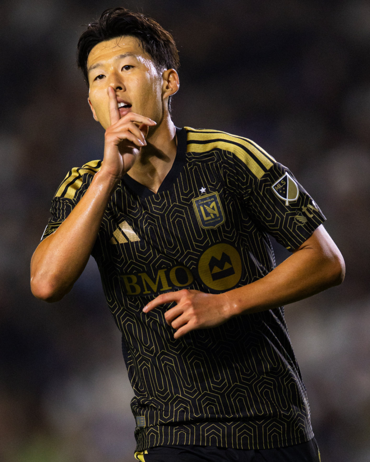 LAFC 손흥민이 18일(한국시간) 미국 캘리포니아주 카슨의 디그니티 헬스 스포츠파크에서 열린 LA갤럭시와의 2026 미국 메이저리그사커(MLS) 정규리그 32라운드 원정 경기에서 골을 터뜨린 뒤 쉿 세리머니를 하고 있다. /사진=MLS SNS 캡처