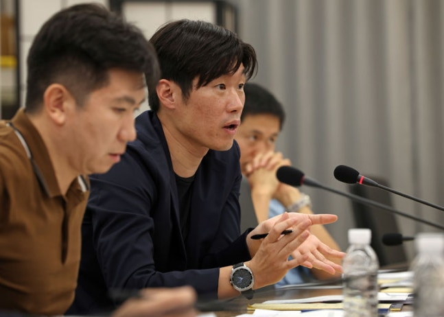 -K-축구 혁신위원회 공동위원장인 박지성 국제축구연맹(FIFA) 분과위원회 위원이 13일 서울 종로구 국립현대미술관 서울관에서 열린 혁신위 2차 회의에서 발언하고 있다. /사진=문화체육관광부 제공