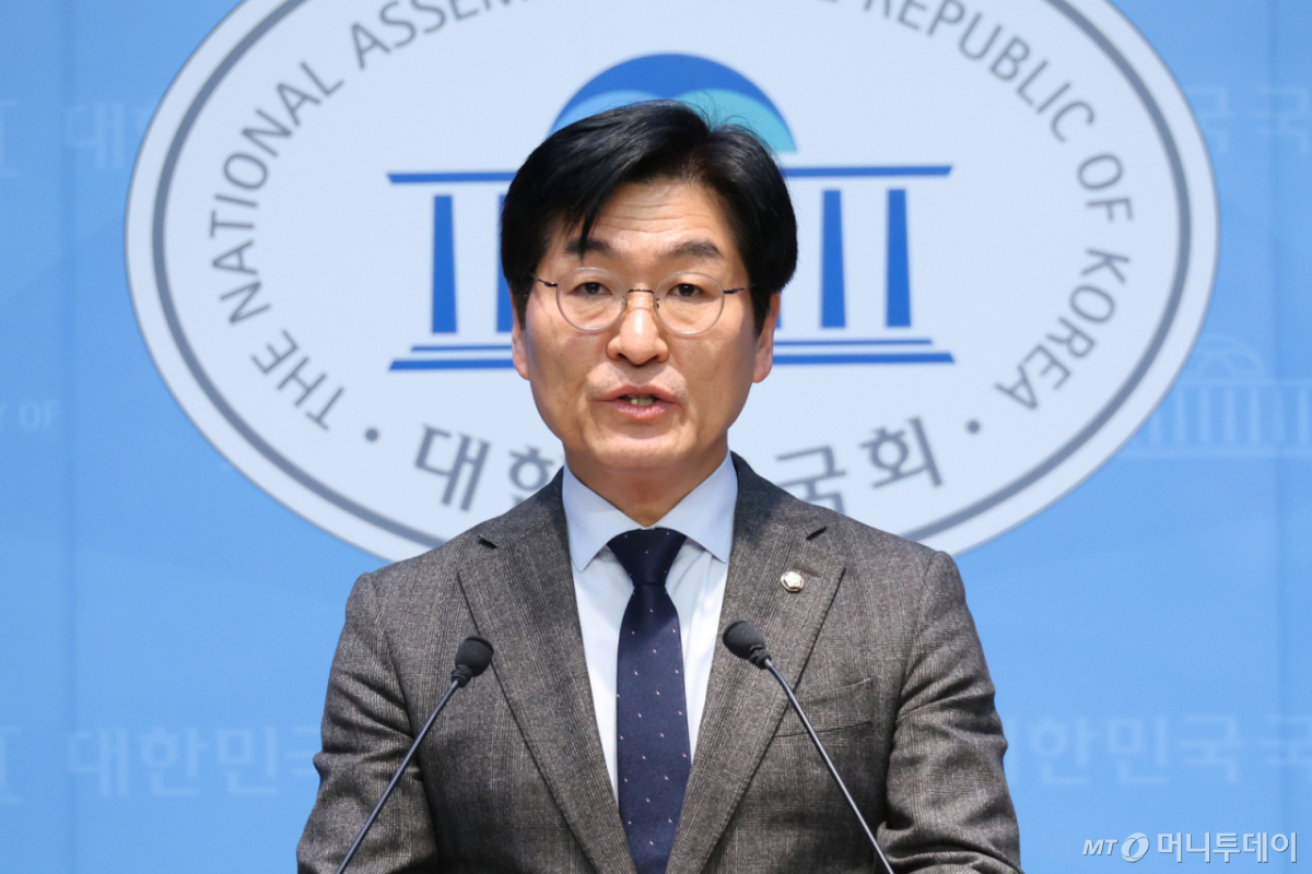 박해철 더불어민주당 대변인이 지난 1월 25일 서울 여의도 국회 소통관에서 이혜훈 기획예산처 장관 후보자 지명 철회에 대한 브리핑을 하고 있다. /사진=뉴스1