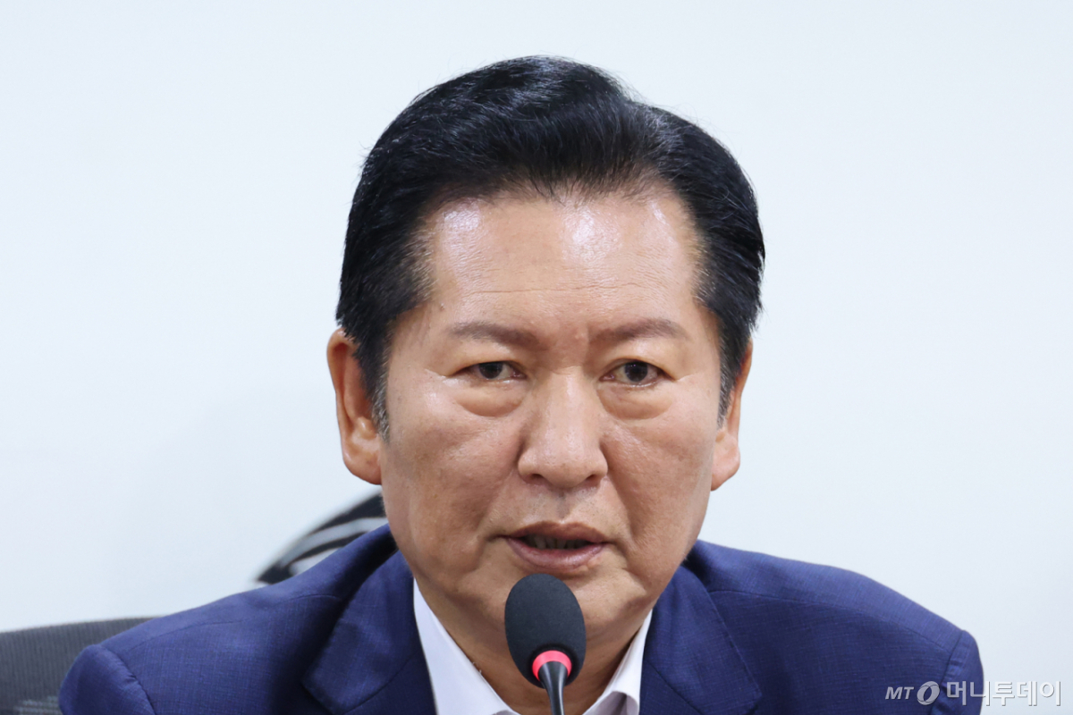 (서울=뉴스1) 신웅수 기자 = 더불어민주당 당권 주자인 정청래 의원이 16일 서울 여의도 국회 의원회관에서 열린 검사 권력 오남용 사례로 본 형사소송법 개정 토론회에서 발언하고 있다. 2026.7.16/뉴스1 Copyright © 뉴스1. All rights reserved. 무단 전재 및 재배포, AI학습 이용 금지. /사진=(서울=뉴스1) 신웅수 기자