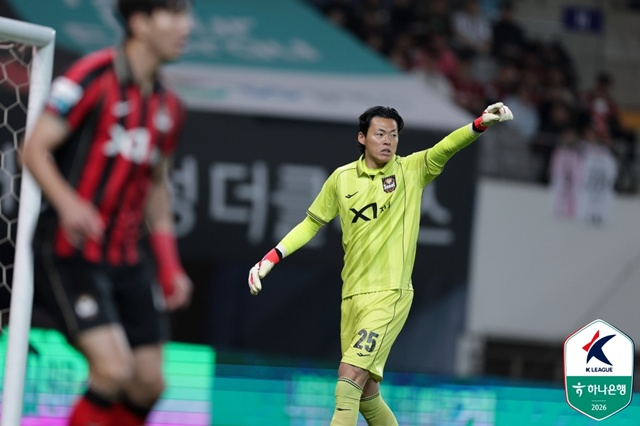 경기에 집중하는 구성윤. /사진=한국프로축구연맹 제공