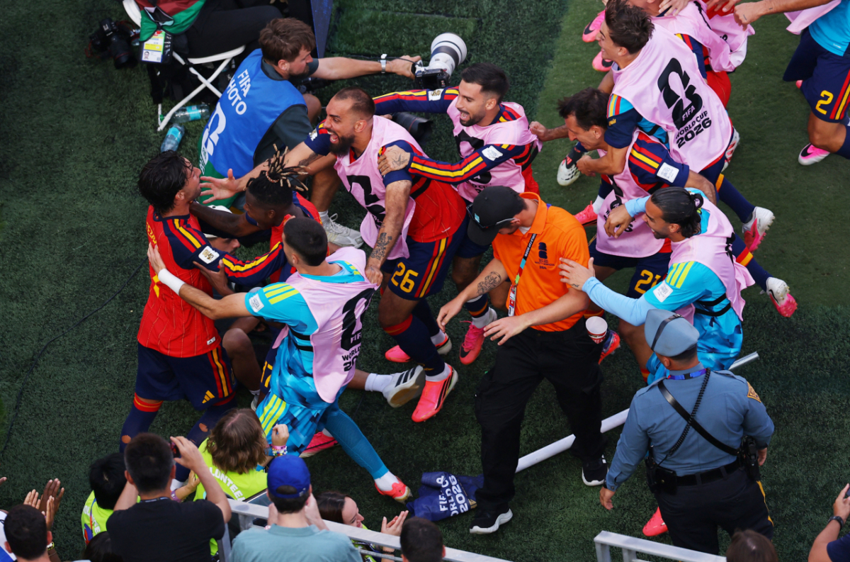 2026 국제축구연맹(FIFA) 북중미 월드컵 결승전에서 페란 토레스의 선제골 이후 기뻐하고 있는 스페인 축구대표팀 선수들. /로이터=뉴스1