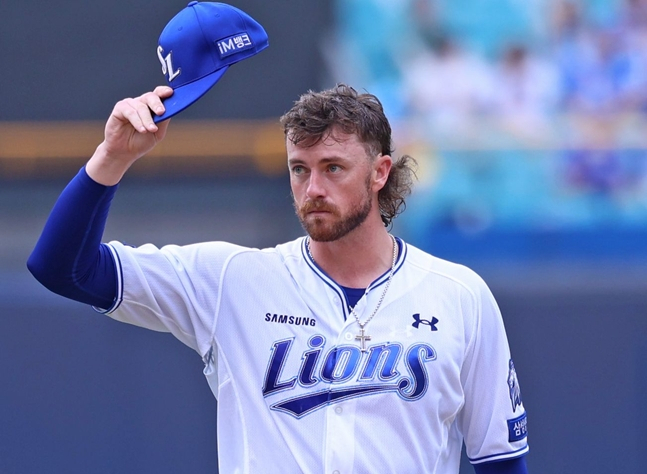 팬들에게 인사하는 페덱. /사진=삼성 라이온즈
