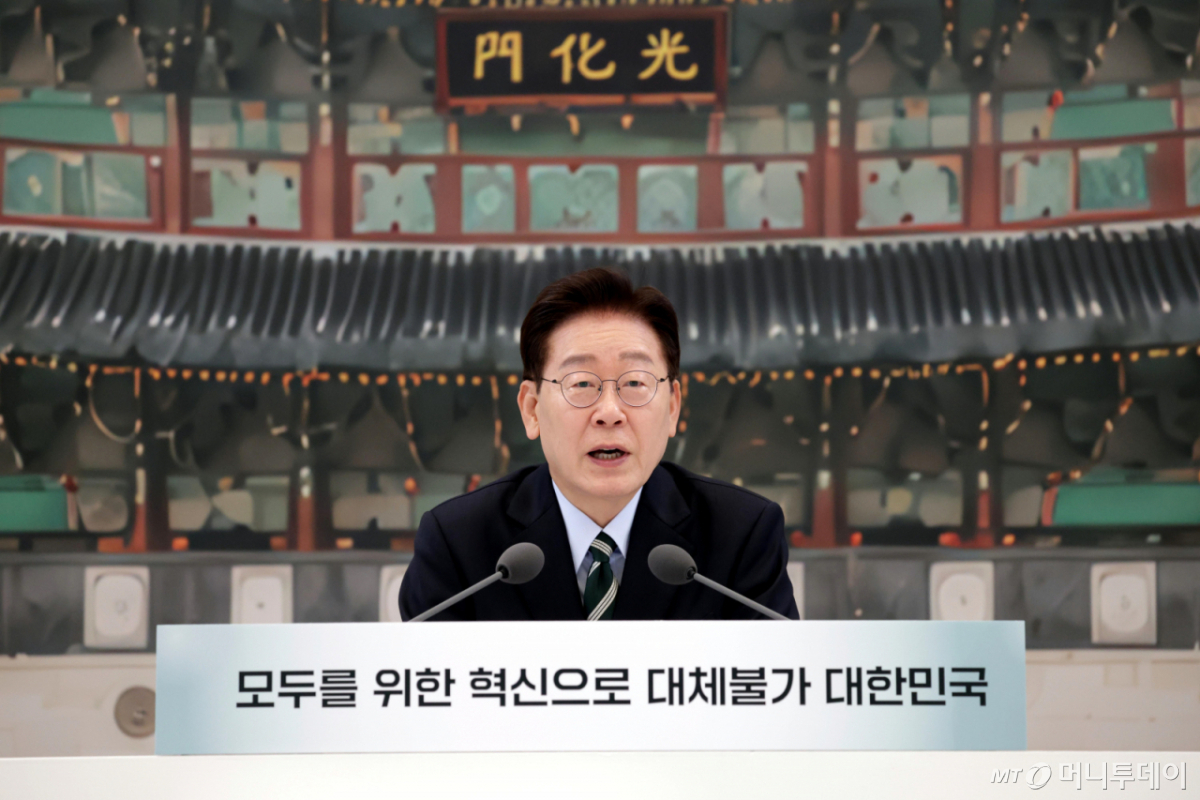 (서울=뉴스1) 허경 기자 = 이재명 대통령이 16일 청와대 영빈관에서 열린 과학기술정보통신부, 방송미디어통신위원회, 개인정보보호위원회 2차 업무보고에서 발언하고 있다. (청와대통신사진기자단) 2026.7.16/뉴스1 Copyright © 뉴스1. All rights reserved. 무단 전재 및 재배포, AI학습 이용 금지. /사진=(서울=뉴스1) 허경 기자