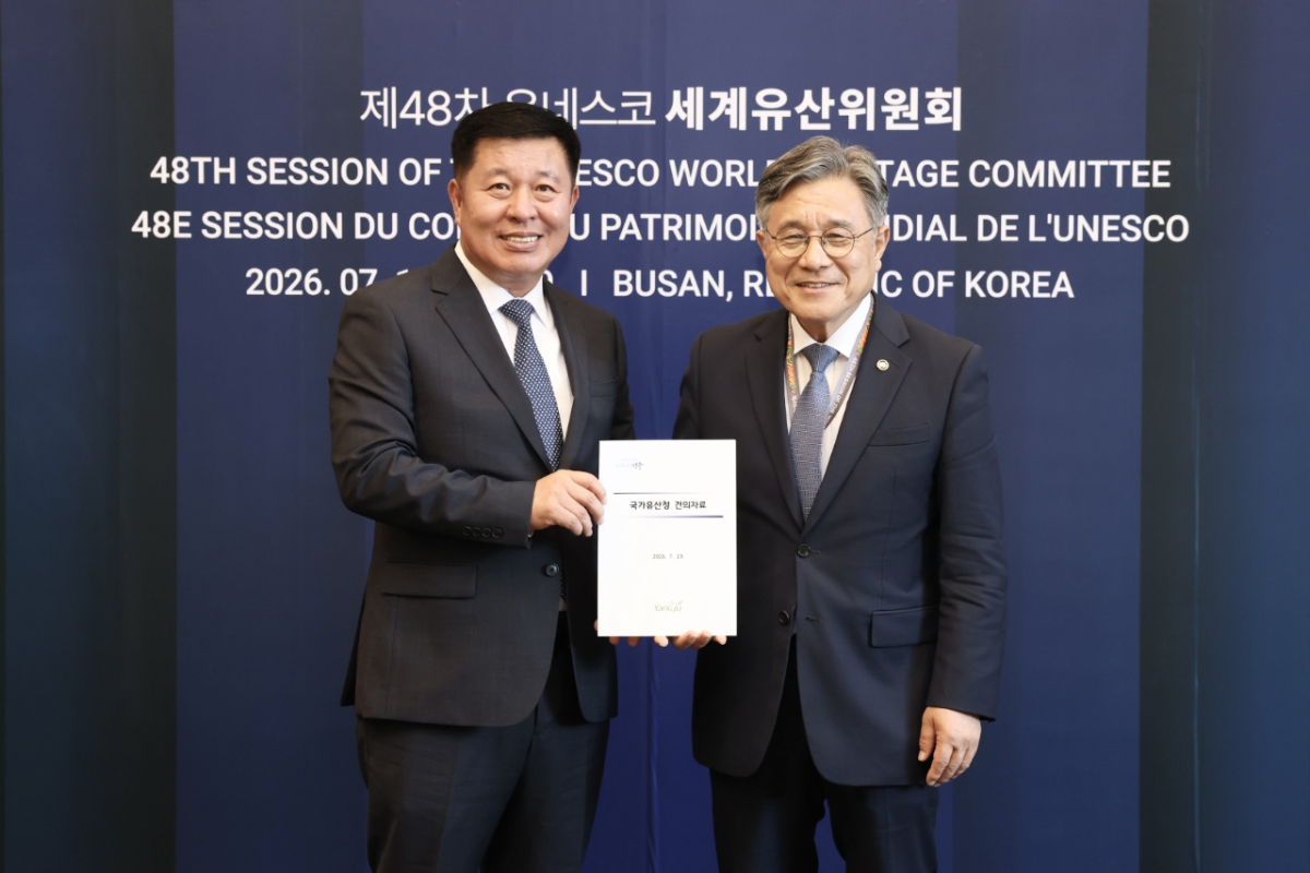 정덕영 양주시장(왼쪽)과 허민 국가유산청장. /사진제공=양주시