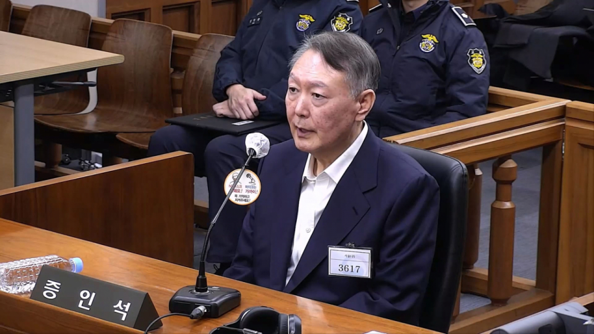 윤석열 전 대통령이 지난해 11월 서울 서초구 서울중앙지법에서 열린 내란방조, 위증 등 혐의 한덕수 전 국무총리 10차 공판에 증인으로 출석해있다. /사진=뉴시스