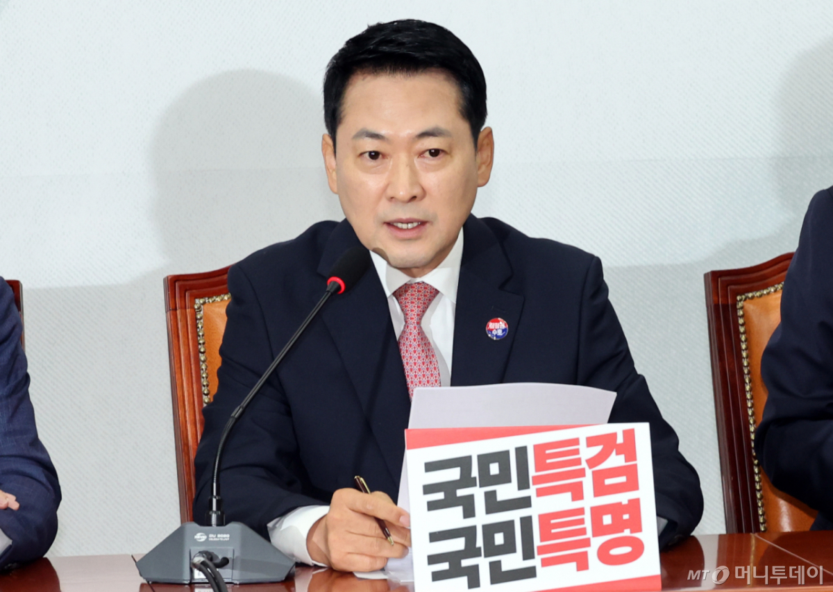 [서울=뉴시스] 최진석 기자 = 장동혁 국민의힘 대표가 20일 여의도 국회에서 열린 최고위원회의에서 발언하고 있다. 2026.07.19. myjs@newsis.com /사진=최진석