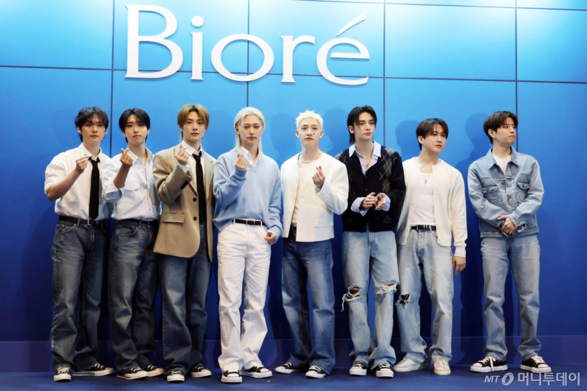 그룹 스트레이키즈(Stray Kids) 리노, 한, 아이엔, 필리스, 방찬, 현진 창빈, 승민이 19일 오후 서울 성수동에서 진행된 '비오레 2026 신제품 론칭 이벤트'에 참석해 포즈를 취하고 있다. 2026.03.19 /사진=임성균 tjdrbs23@
