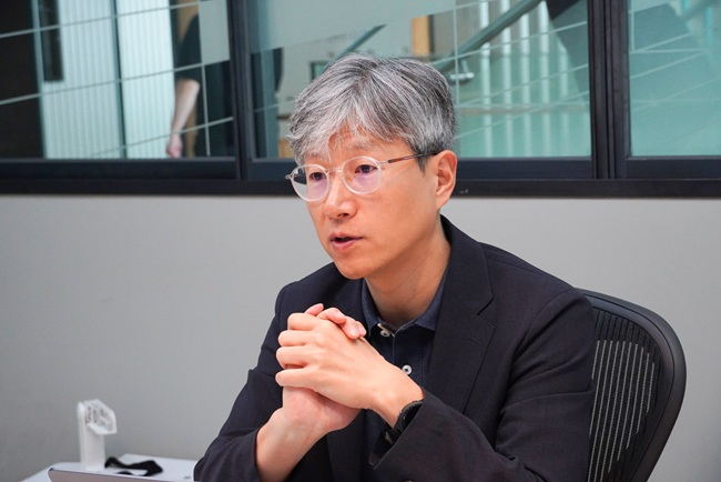 강민수 NHN클라우드 최고인프라책임자(CIO)가 인터뷰하고 있는 모습/사진제공=NHN클라우드
