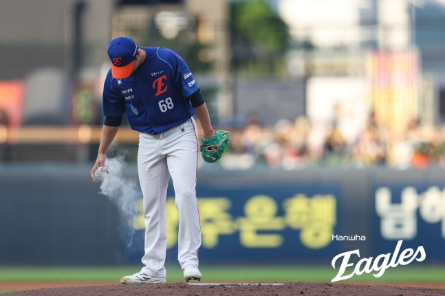한화 이글스 투수 박준영이 21일 광주-기아 챔피언스필드에서 열린 KIA 타이거즈와 2026 신한 SOL KBO리그 방문경기에 선발 등판해 투구를 준비하고 있다. /사진=한화 이글스 제공