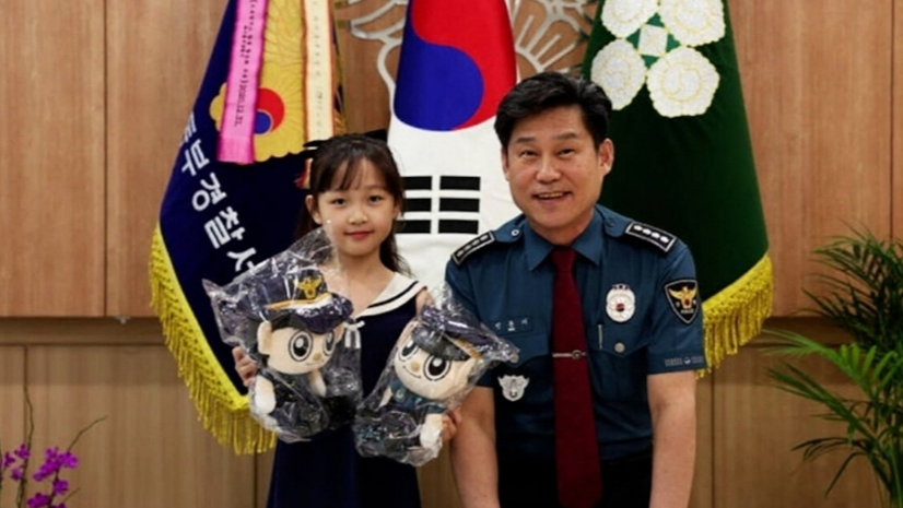 뮤지컬 아역 배우로 활동 중인 배리유양(10)이 예리한 눈썰미로 보이스피싱 범죄를 예방하는 데 도움을 줘 화제다. /사진=뉴스1(대구동부경찰서 제공)