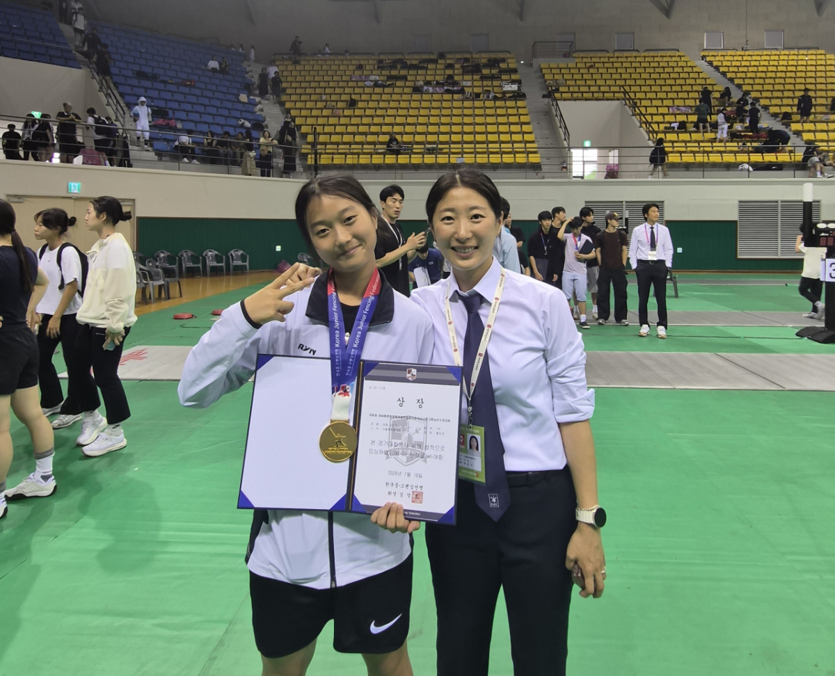 (왼쪽부터)서울체육중학교 황유정 선수와 황선아 코치/사진제공=서울체육중학교
